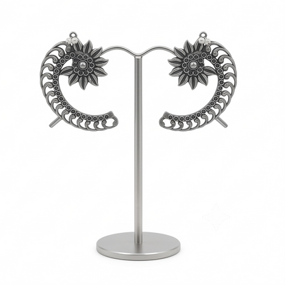 DIVYORO ANTIQUE OXIDIZED SILVER-TONED FLORAL MOON-SHAPED EAR CUFF