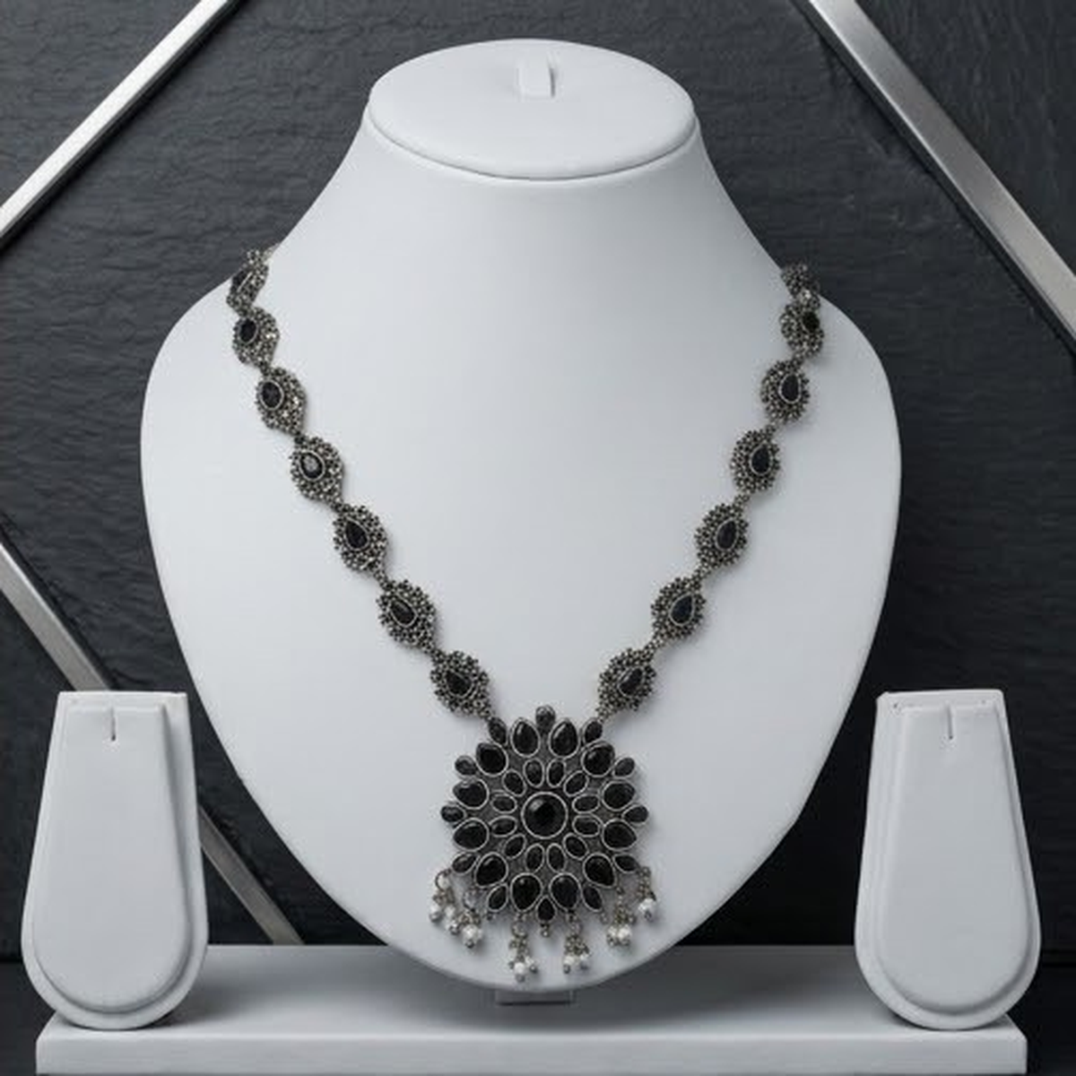 DIVYORO ELEGANT BLACK STONE FLORAL PENDANT NECKLACE SET