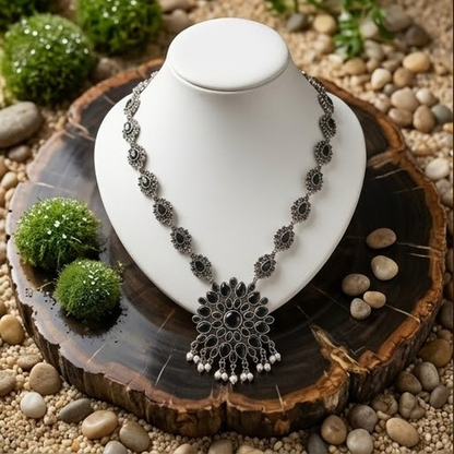 DIVYORO ELEGANT BLACK STONE FLORAL PENDANT NECKLACE SET