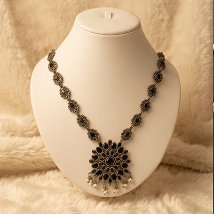 DIVYORO ELEGANT BLACK STONE FLORAL PENDANT NECKLACE SET