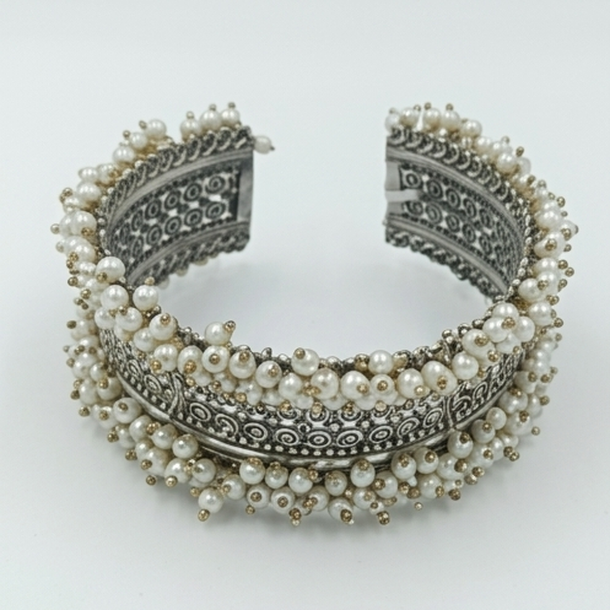 DIVYORO LAYERED PEARL CUFF KADA