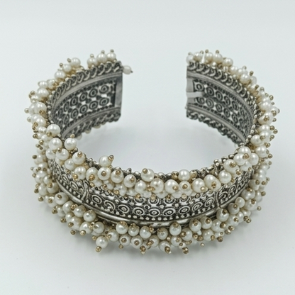DIVYORO LAYERED PEARL CUFF KADA
