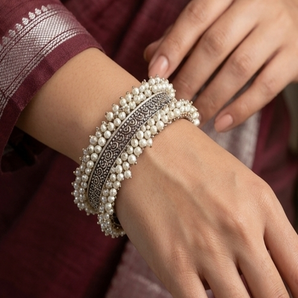 DIVYORO LAYERED PEARL CUFF KADA