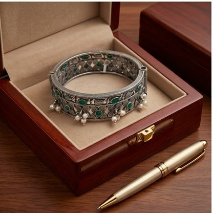 DIVYORO GREEN STONE PEARL KADA