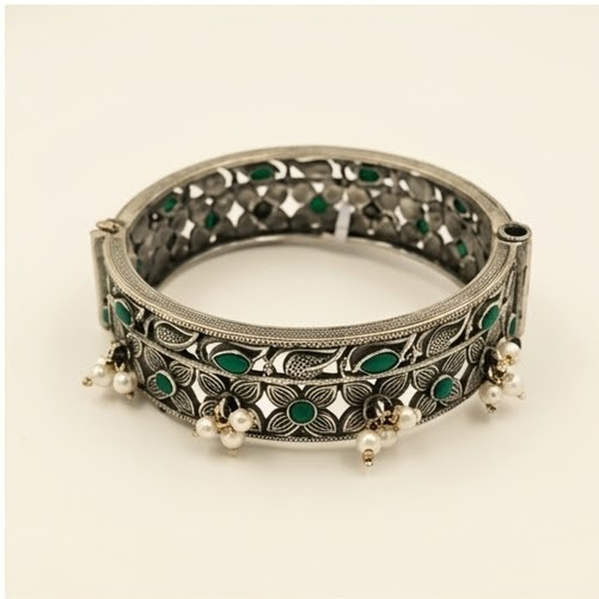 DIVYORO GREEN STONE PEARL KADA