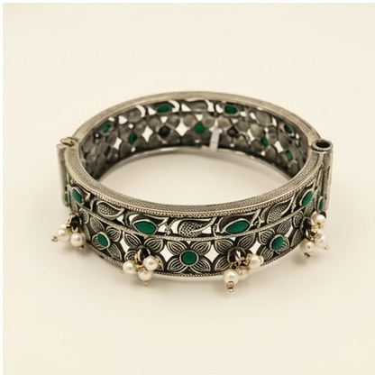 DIVYORO GREEN STONE PEARL KADA