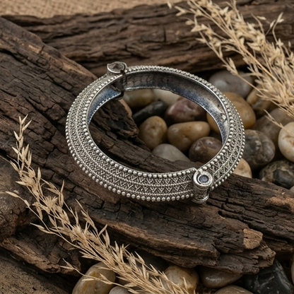 DIVYORO TEXTURED GEOMETRIC SILVER KADA