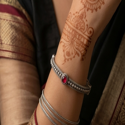 DIVYORO RED STONE MINIMALIST KADA