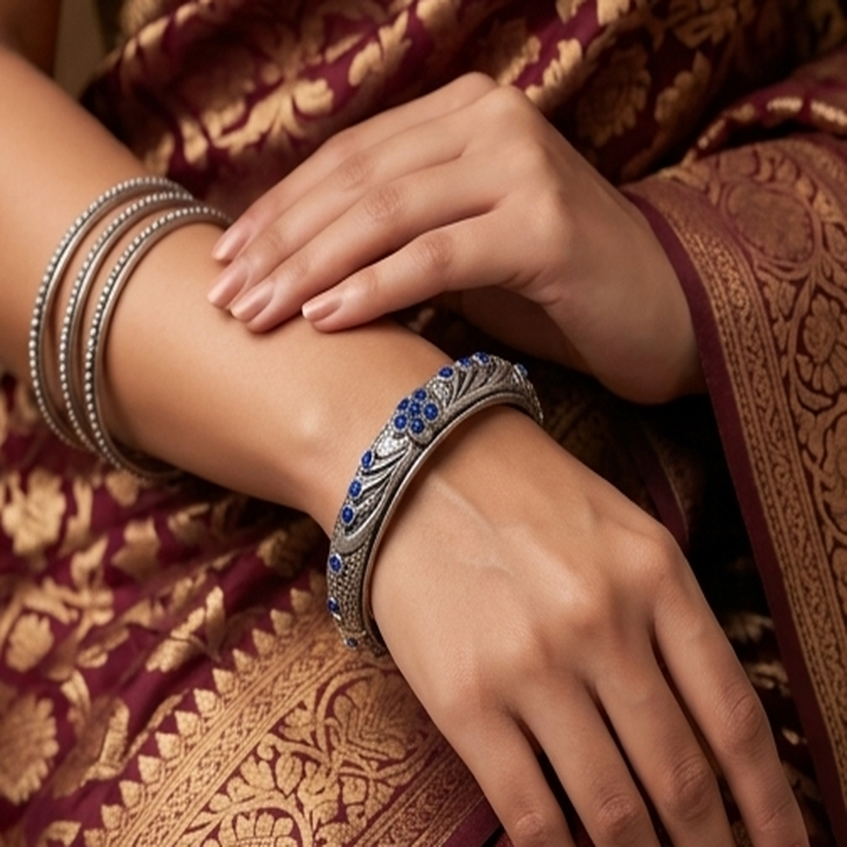 DIVYORO ANTIQUE FLORAL TEXTURED KADA