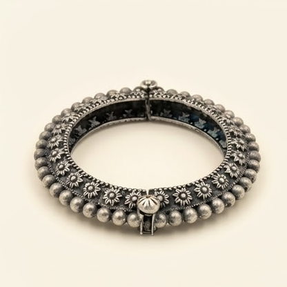 DIVYORO OXIDIZED PEARL GHUNGROO KADA