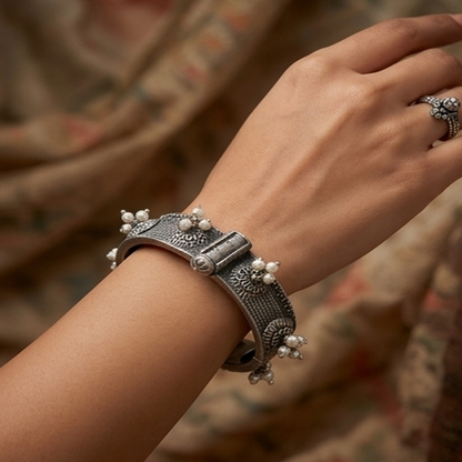 DIVYORO RUBY DROP ACCENT KADA