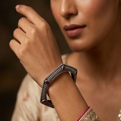 DIVYORO HEXAGONAL RUBY TEXTURED KADA
