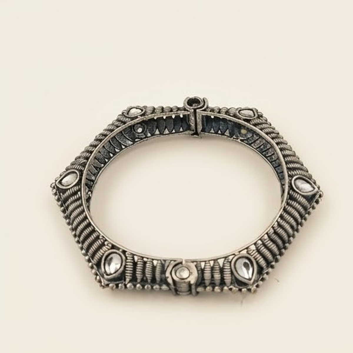 DIVYORO HEXAGONAL STONE OXIDIZED KADA