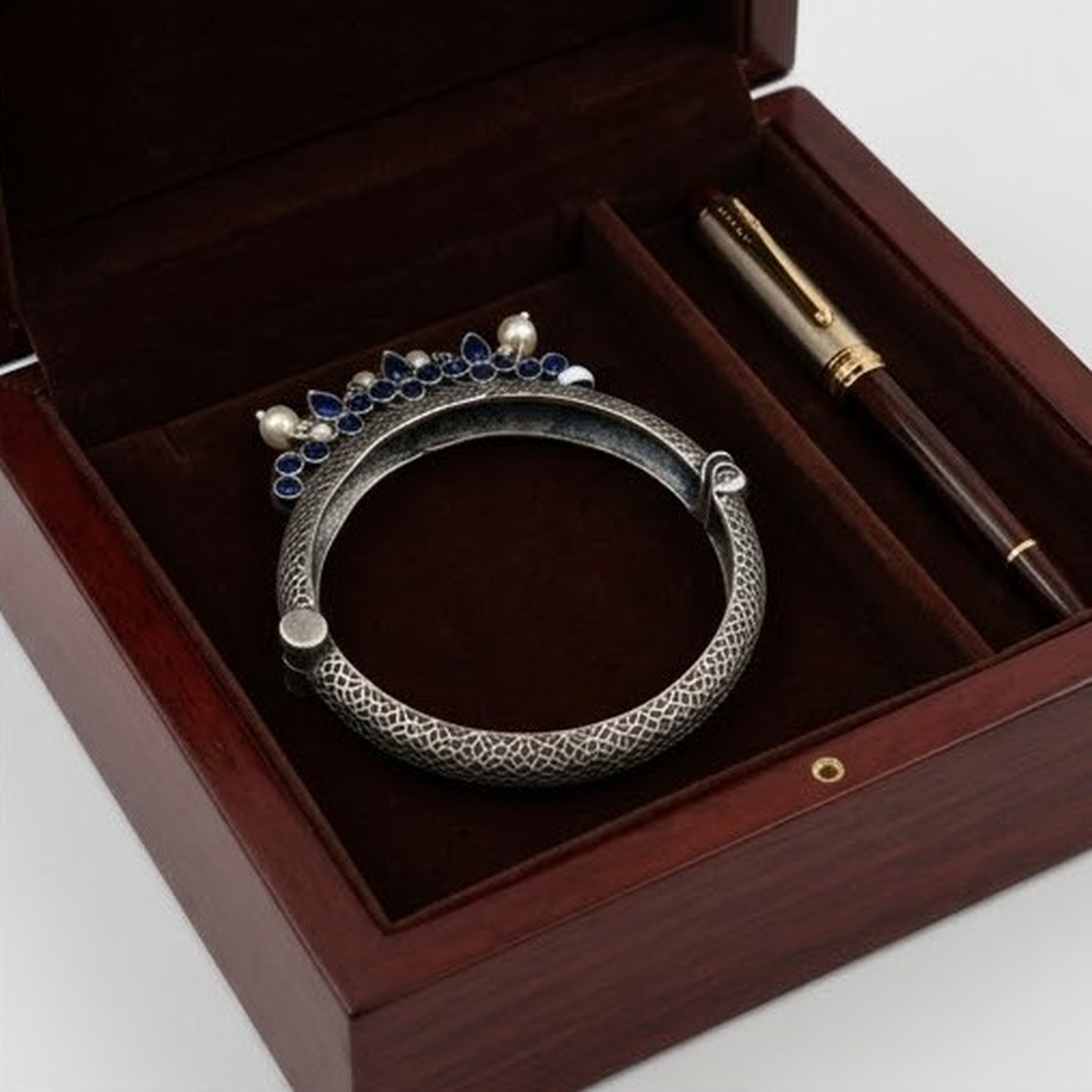 DIVYORO BLUE STONE PEARL KADA