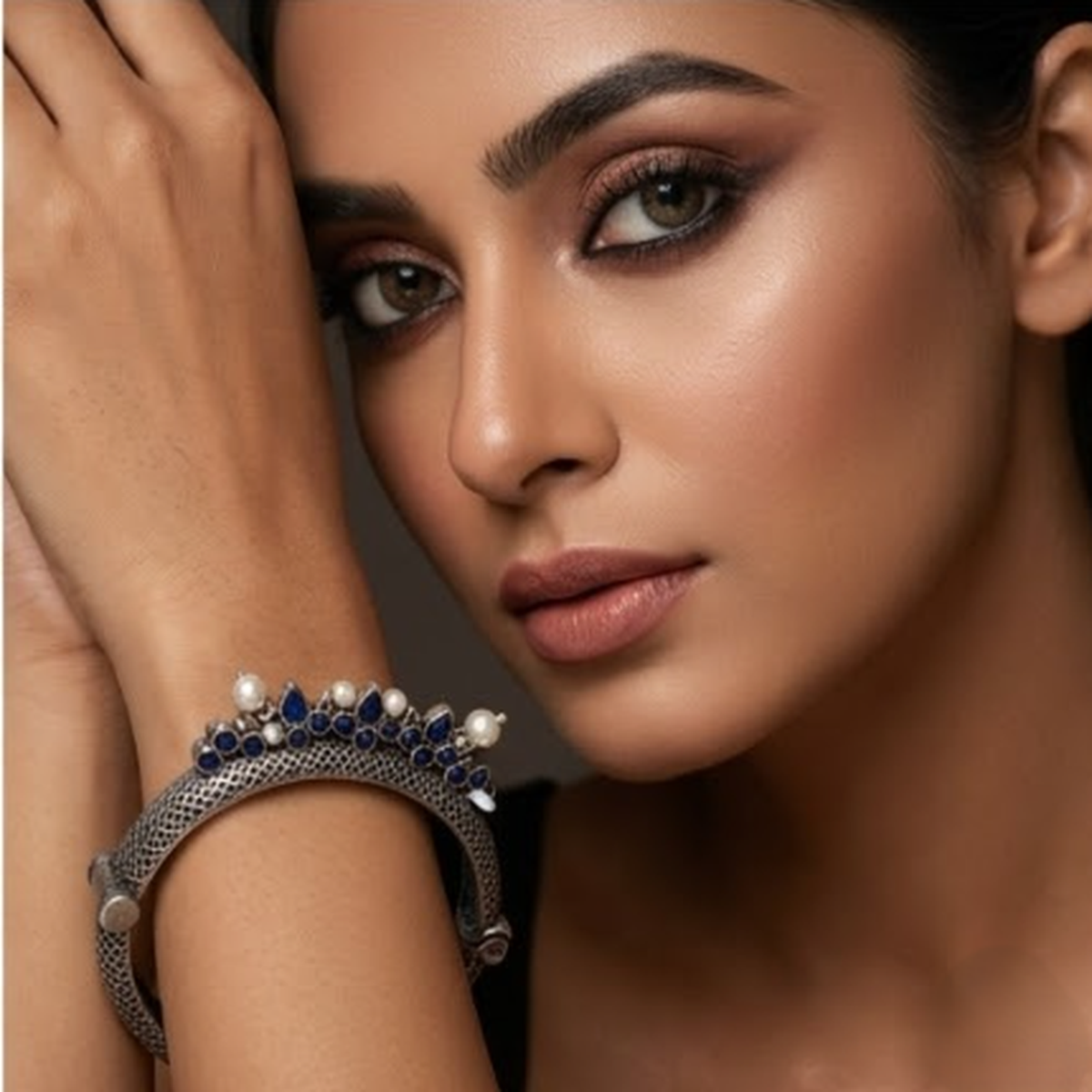 DIVYORO BLUE STONE PEARL KADA