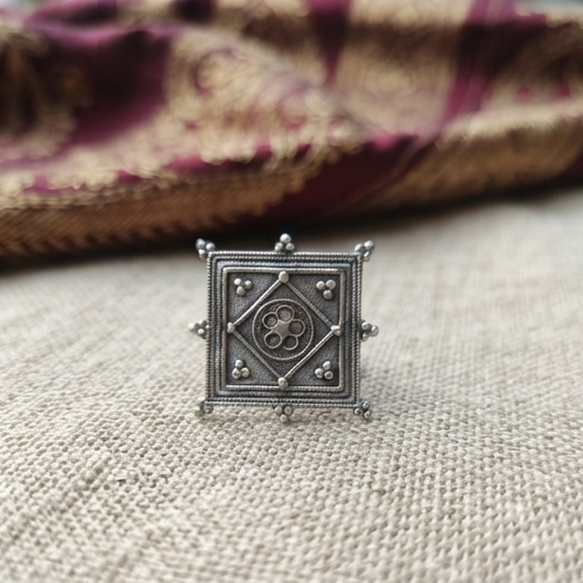 DIVYORO GEOMETRIC FRAME