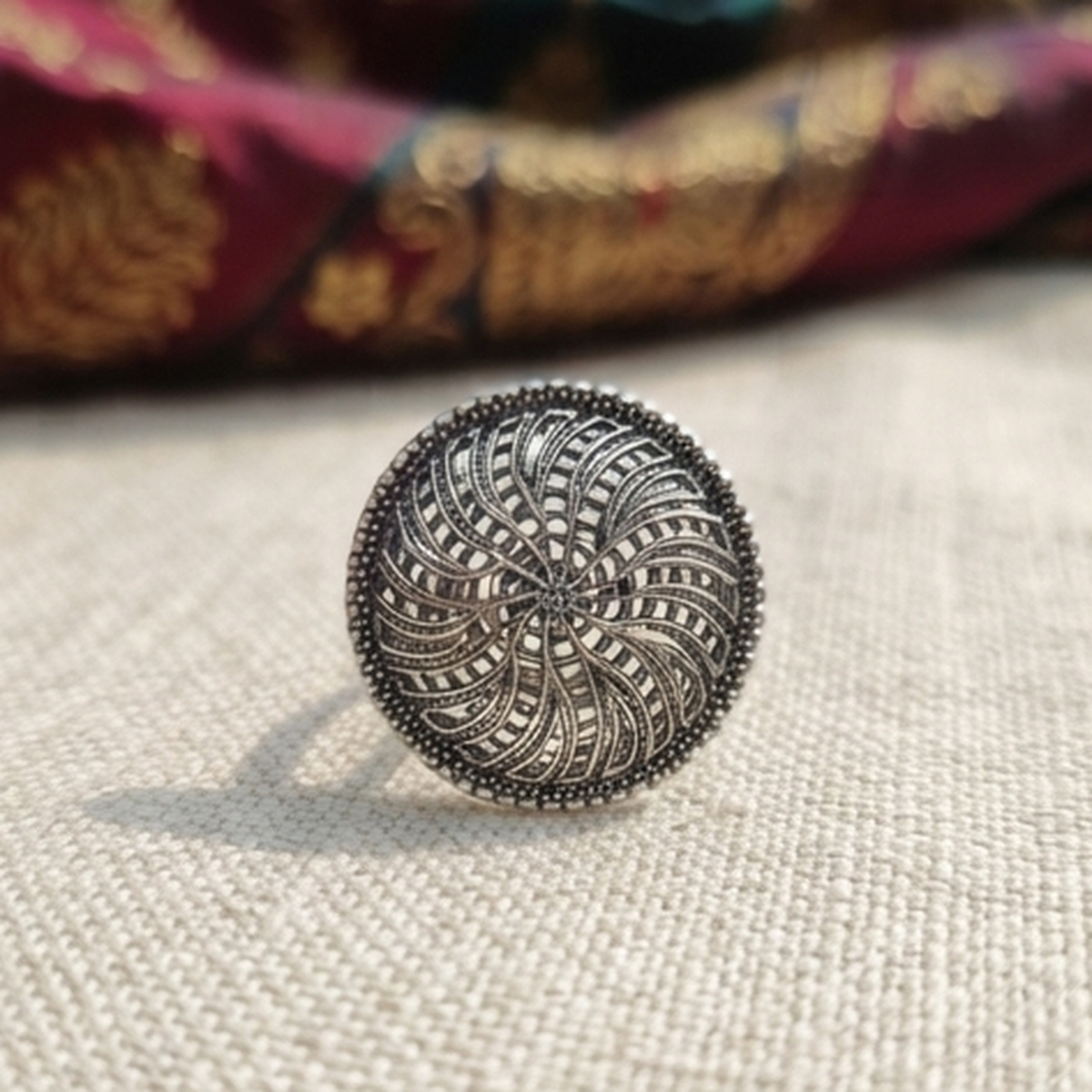 DIVYORO RADIATING SWIRL