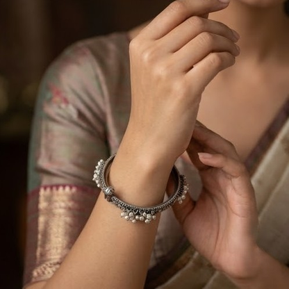 DIVYORO OXIDIZED PEARL GHUNGROO KADA