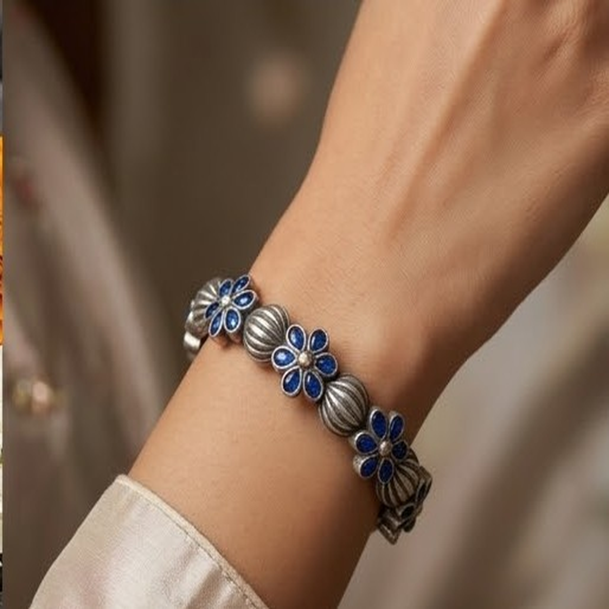 DIVYORO BLUE FLOWER OXIDIZED KADA