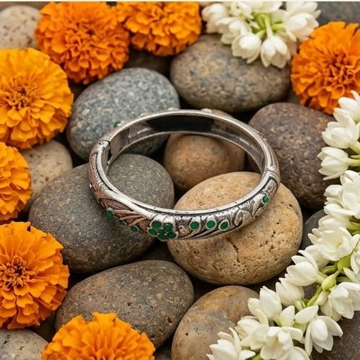 DIVYORO GREEN FLOWER OXIDIZED KADA