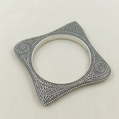 DIVYORO SQUARE FILIGREE TEXTURED KADA