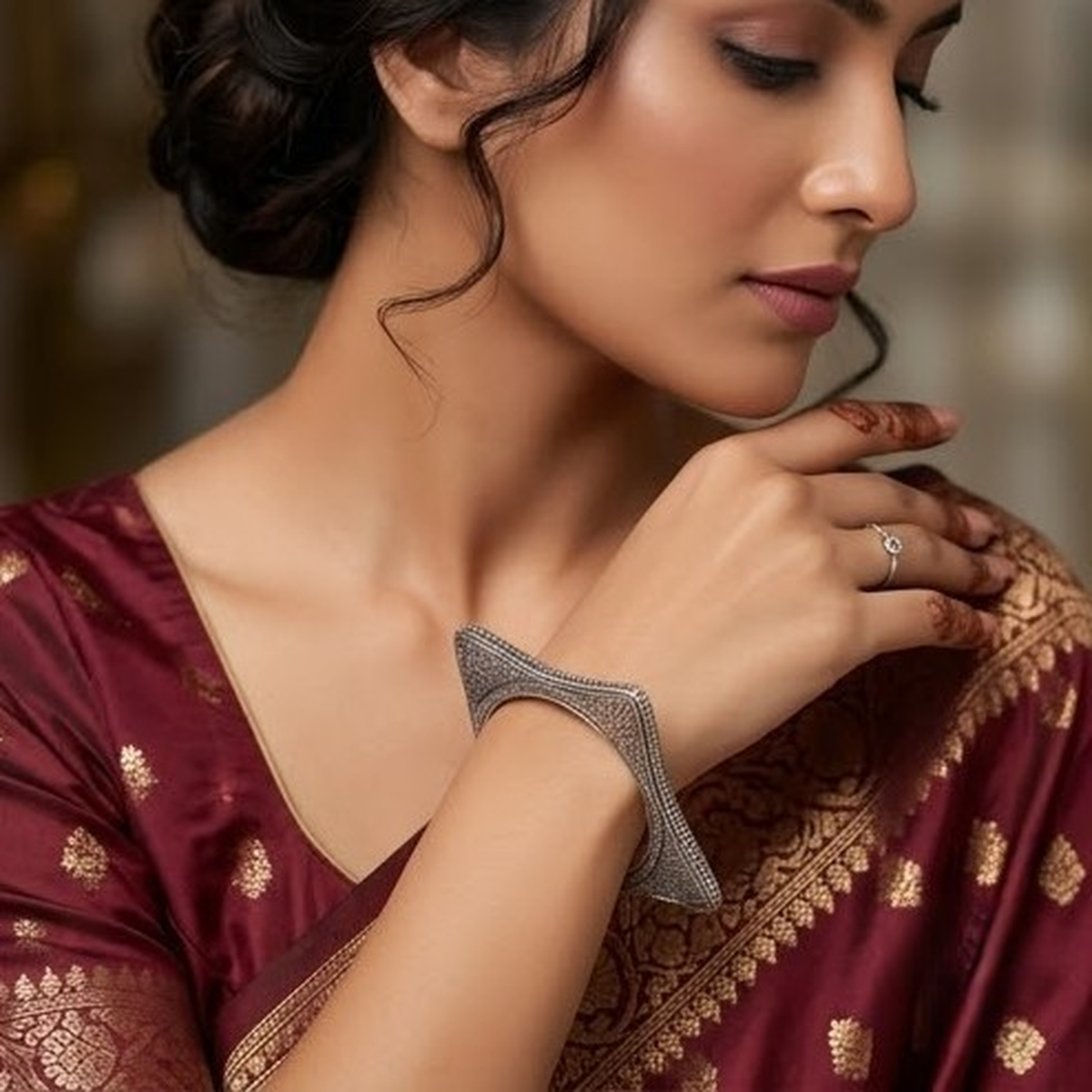 DIVYORO SQUARE FILIGREE TEXTURED KADA