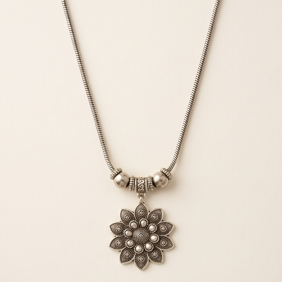 DIVYORO FLORAL MANDALA CHAIN PENDANT