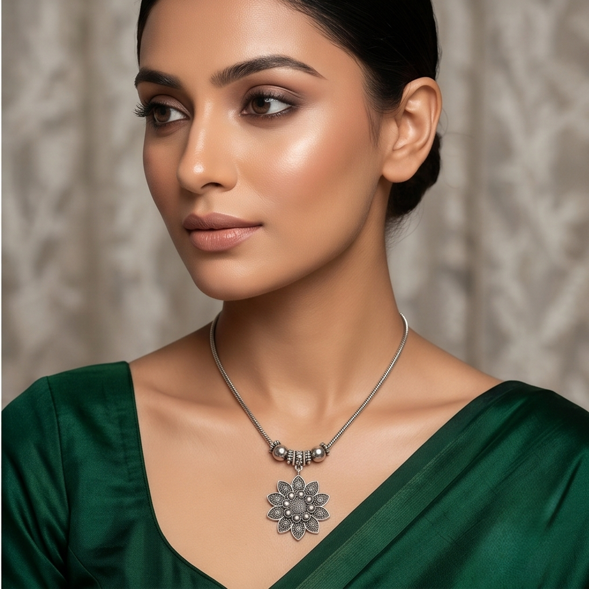 DIVYORO FLORAL MANDALA CHAIN PENDANT