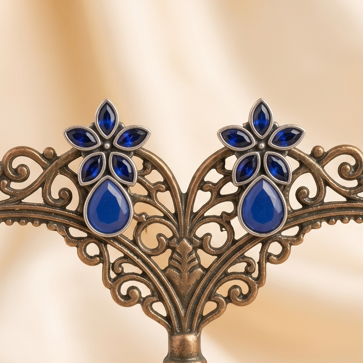 DIVYORO BLUE FLORAL STUDS