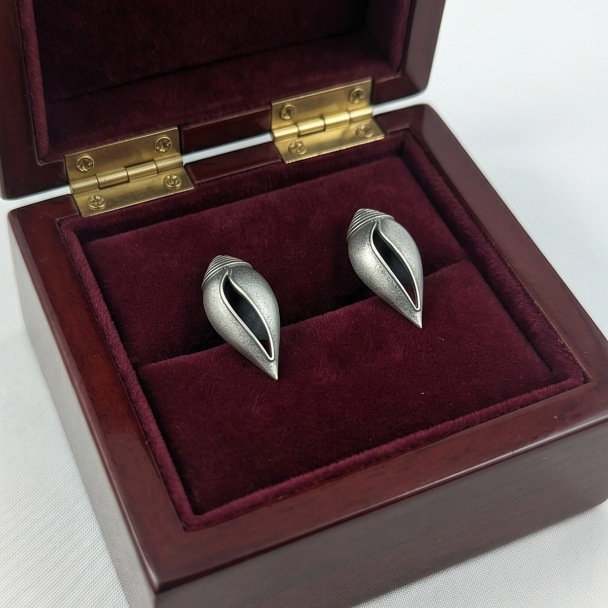 DIVYORO SILVER CONCH STUDS