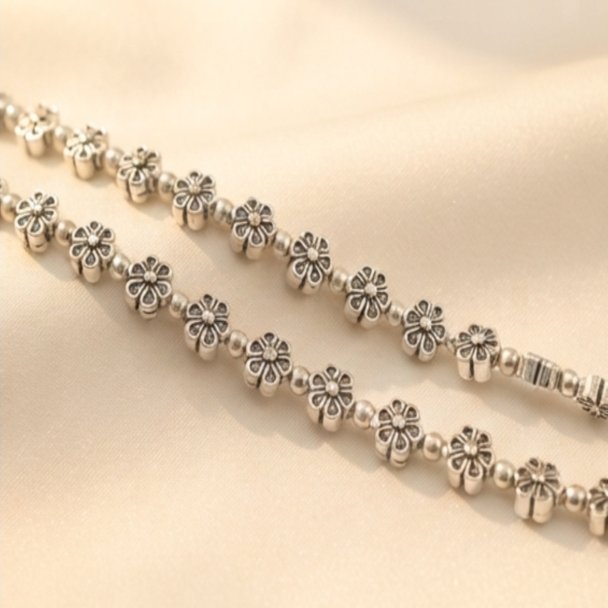 Divyoro Petals Anklet