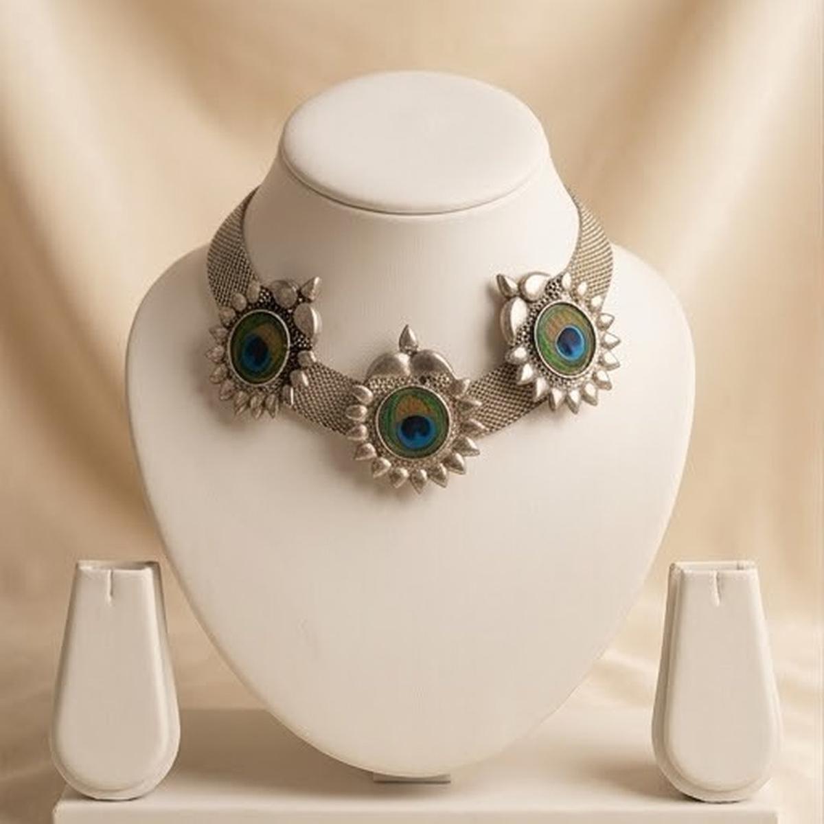 DIVYORO OXIDIZED SILVER MESH NECKLACE WITH PEACOCK-INSPIRED STONE SETTINGS