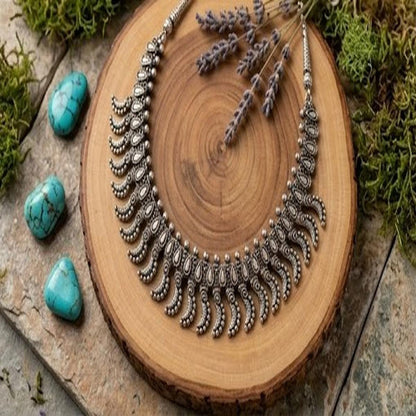 DIVYORO TRADITIONAL OXIDIZED SILVER CURVED FEATHER-LINK NECKLACE