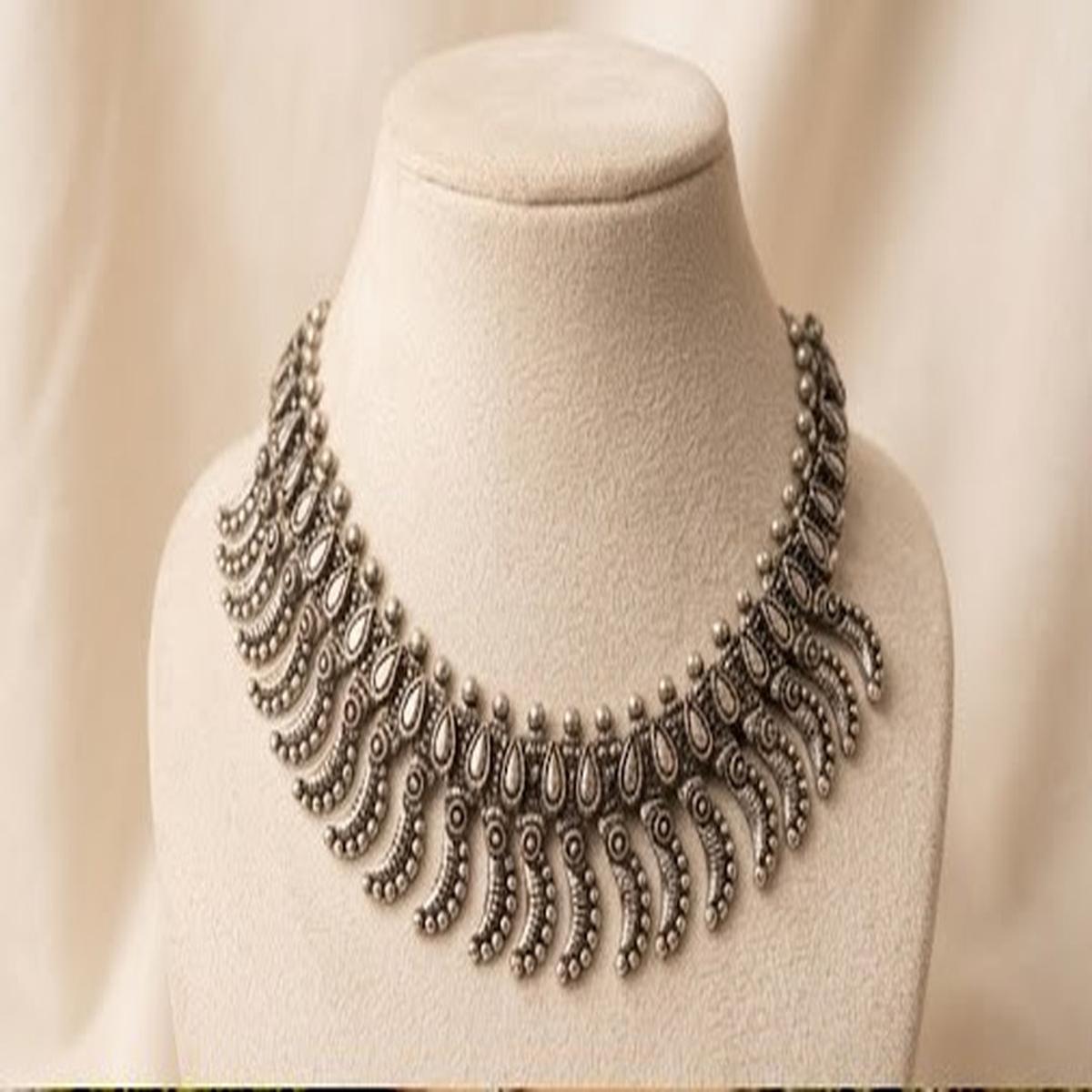 DIVYORO TRADITIONAL OXIDIZED SILVER CURVED FEATHER-LINK NECKLACE
