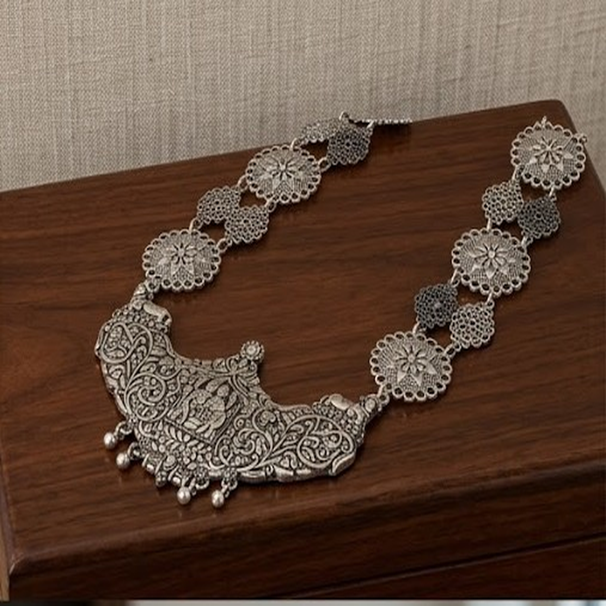 DIVYORO TRADITIONAL ANTIQUE SILVER TEMPLE MOTIF NECKLACE