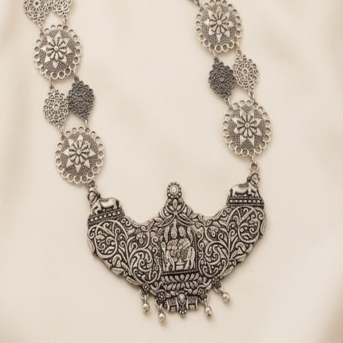 DIVYORO TRADITIONAL ANTIQUE SILVER TEMPLE MOTIF NECKLACE