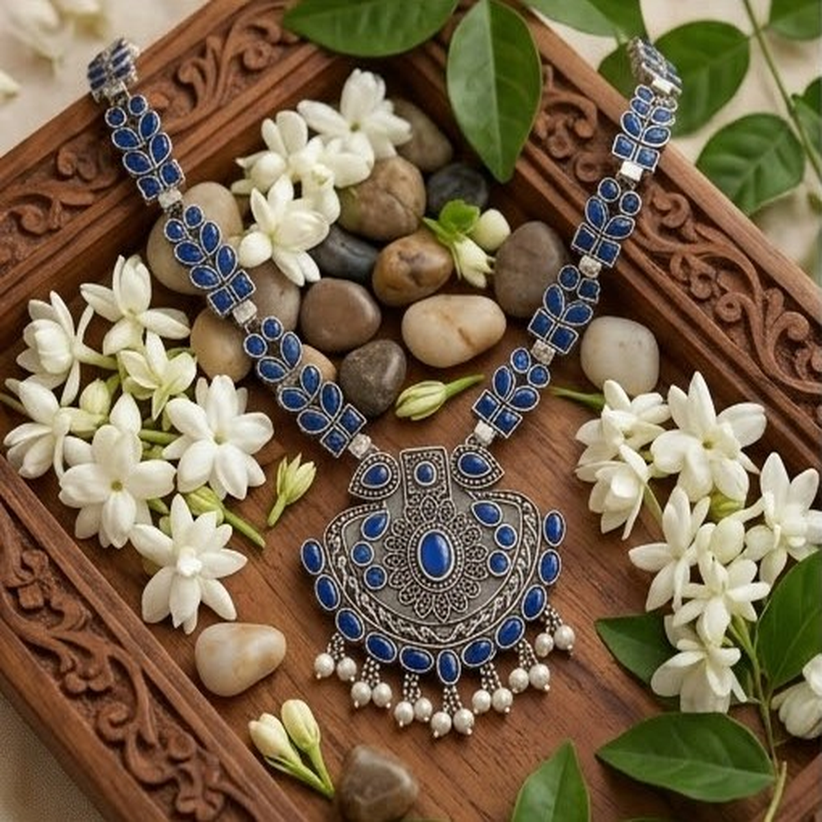 DIVYORO ELEGANT BLUE STONE AND SILVER LEAF MOTIF NECKLACE