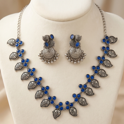 DIVYORO ORNATE LEAF-PATTERN BLUE STONE OXIDIZED SILVER NECKLACE