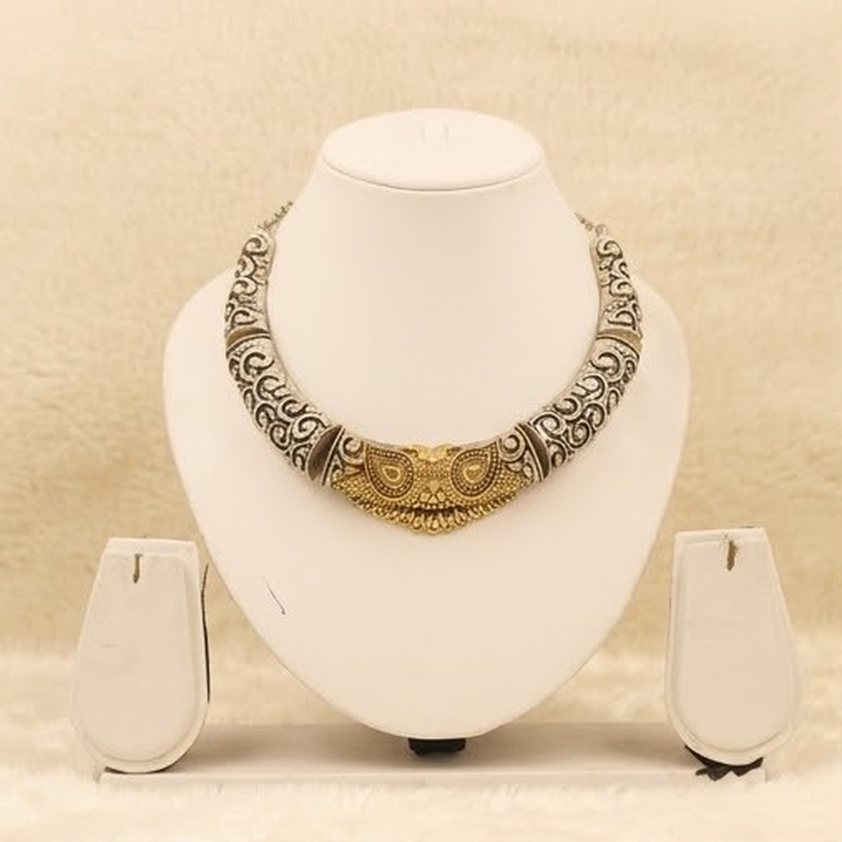 DIVYORO ANTIQUED SILVER-TONED FLORAL COLLAR NECKLACE