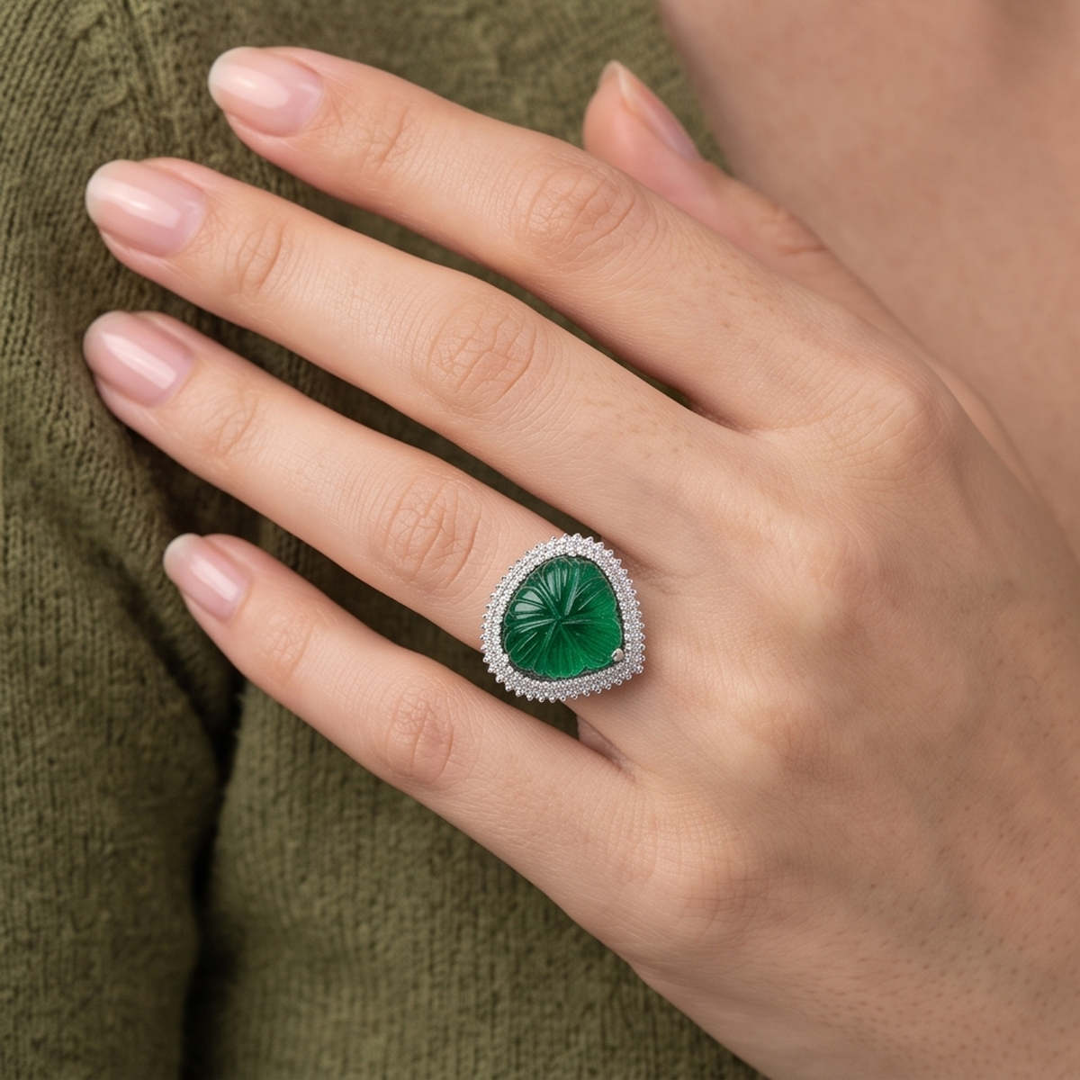 DIVYORO EMERALD BLOOM