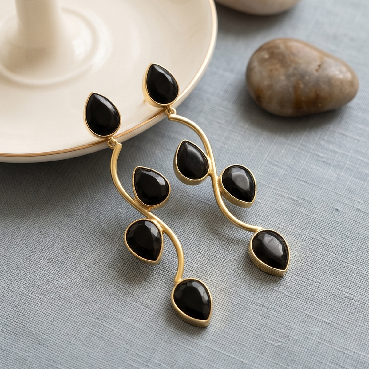 DIVYORO LEAF DANGLE EARRING