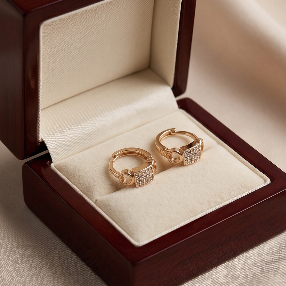 DIVYORO CRYSTAL HOOPS