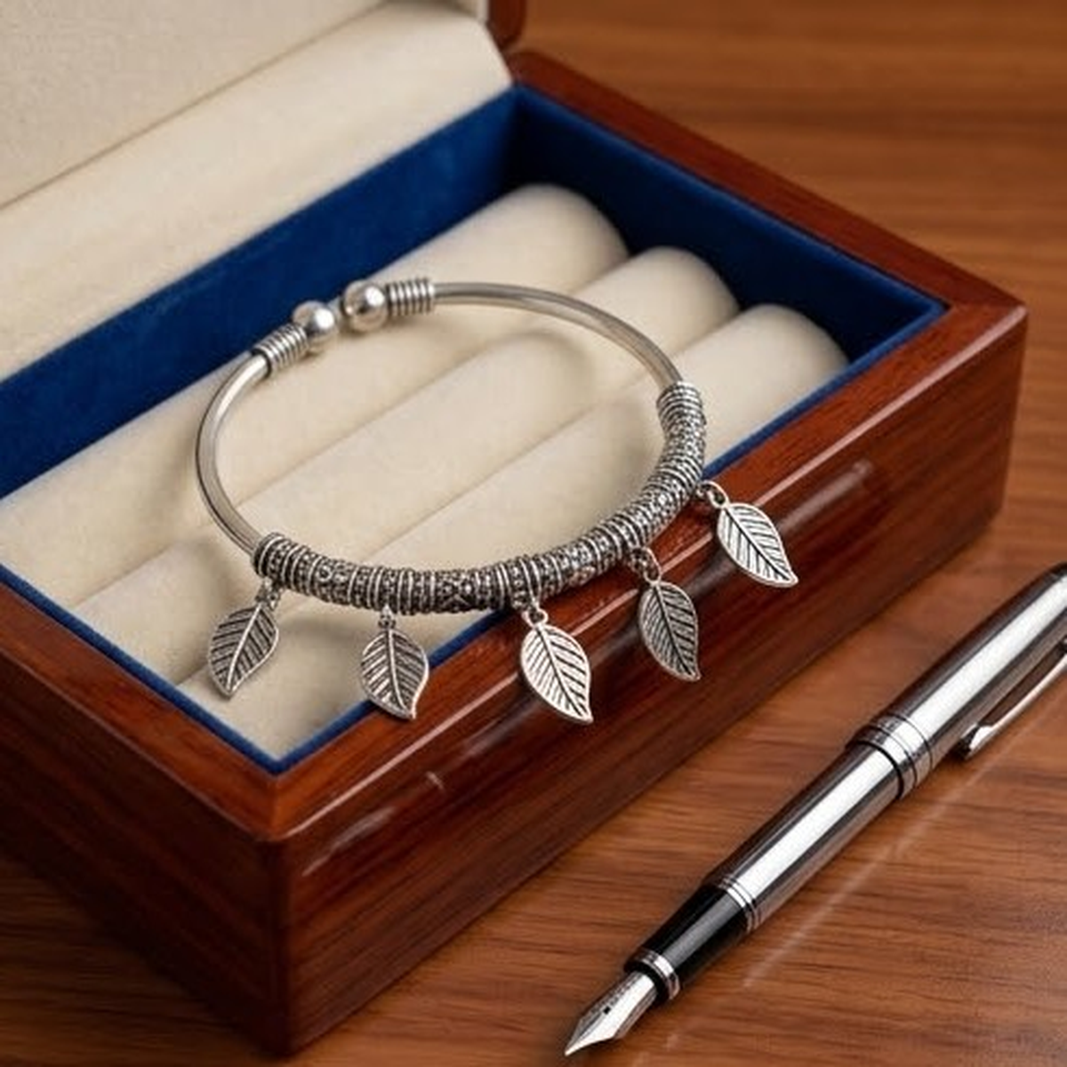 DIVYORO SINGLE LEAF CHARM KADA