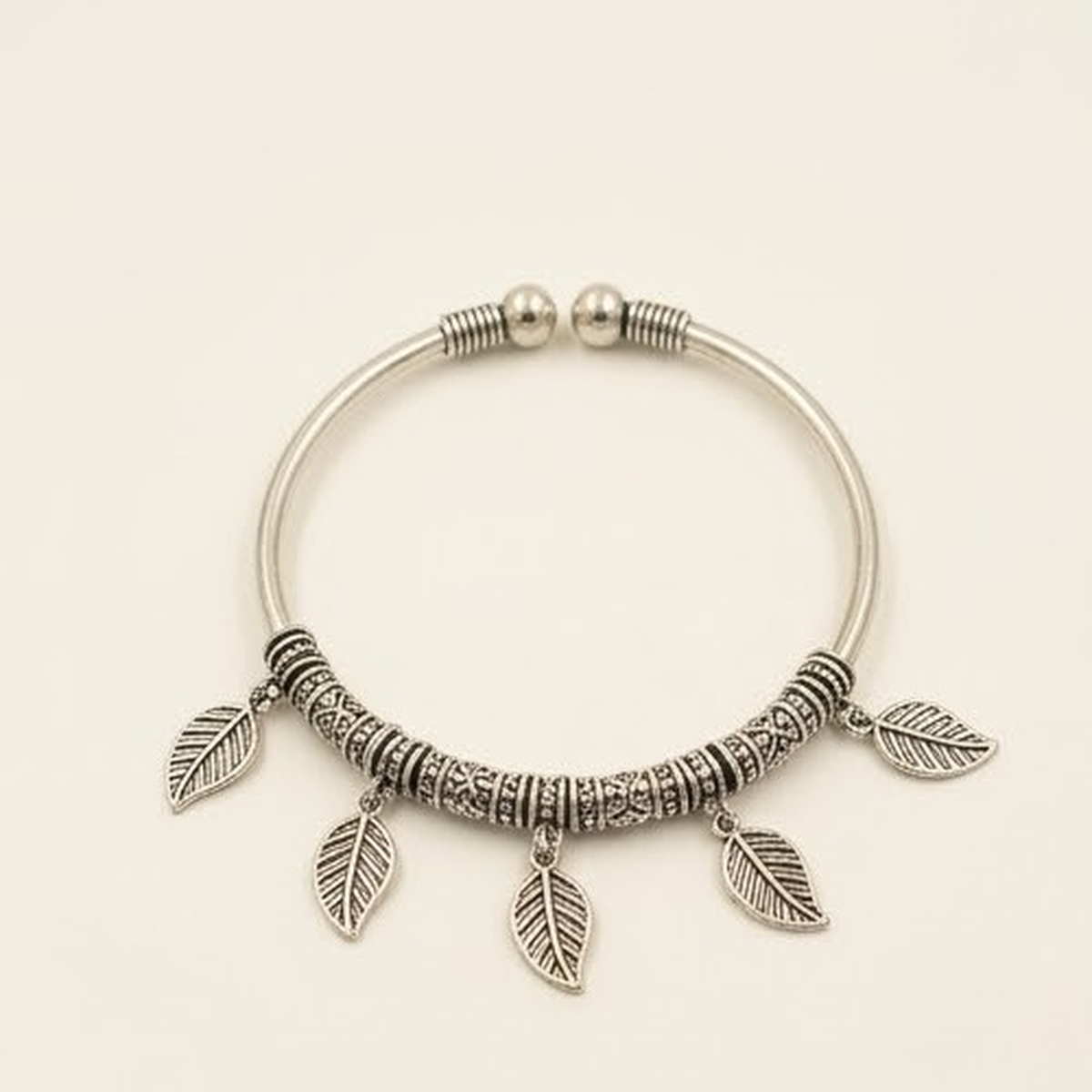 DIVYORO SINGLE LEAF CHARM KADA