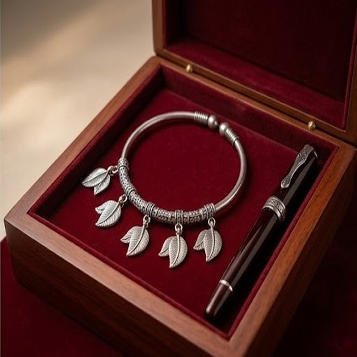 DIVYORO TWIN LEAF CHARM KADA