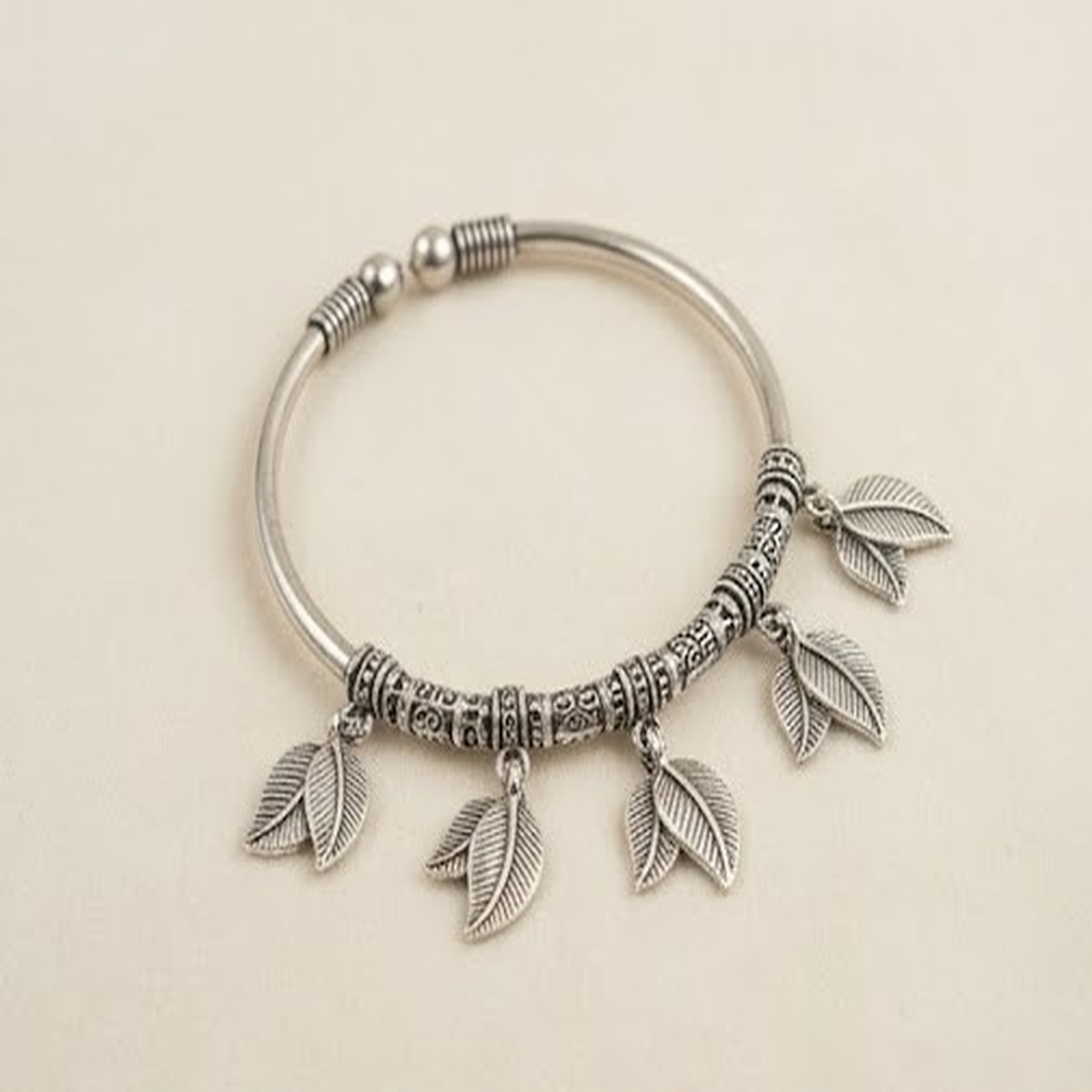 DIVYORO TWIN LEAF CHARM KADA