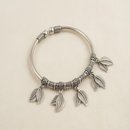 DIVYORO TWIN LEAF CHARM KADA