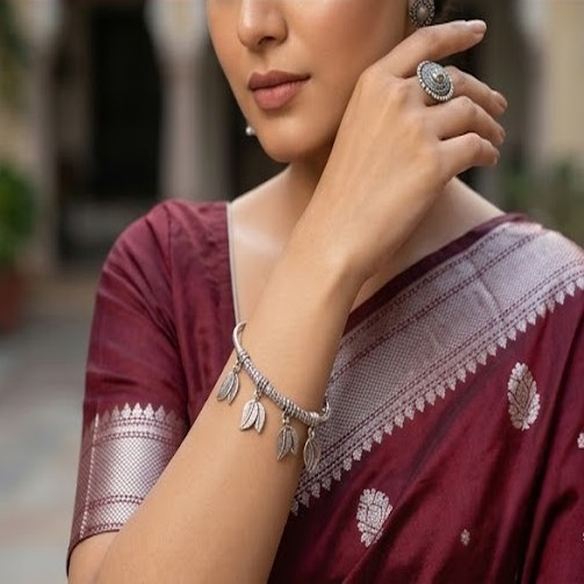 DIVYORO TWIN LEAF CHARM KADA