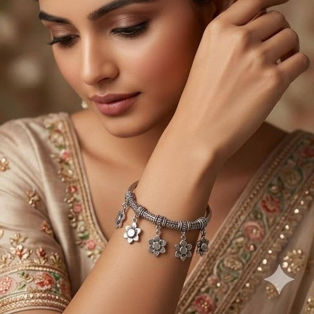 DIVYORO FLORAL CHARM OXIDIZED KADA