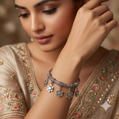 DIVYORO FLORAL CHARM OXIDIZED KADA